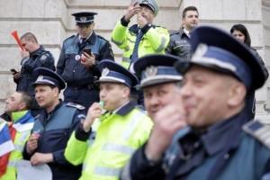 Comentariul zilei – Drama in familia unui politist: pierde 1.000 de lei la salariu: 8.200 la 7.200 net