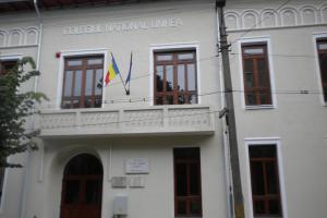 Imagini privite din balcon – Apel catre cei din spatele catedrei si nu numai – pentru ca dascali, profesori ori cadre didactice e greu sa va mai numiti