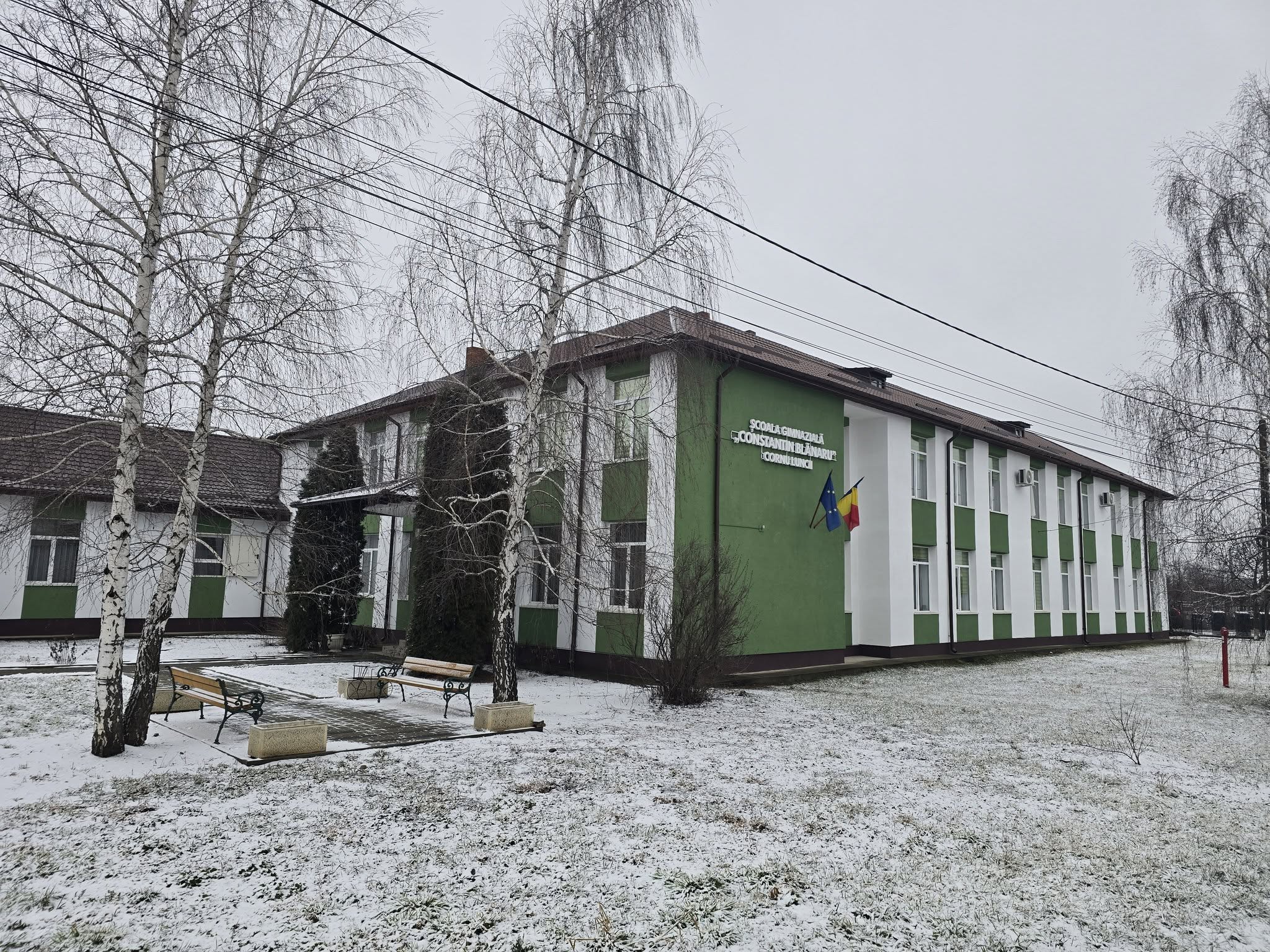 Rugăciune de binecuvântare și mulțumire la Școala Gimnazială „Constantin Blănaru” Cornu Luncii pentru modernizarea și dotarea școlii cu mobilier, materiale didactice și electronice (foto)