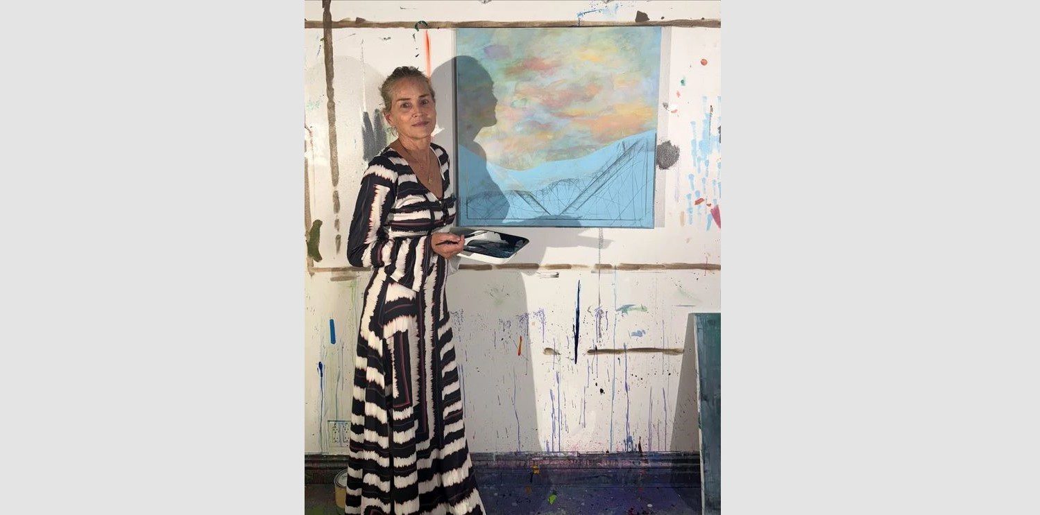 Sharon Stone vorbește cu morții: „Îmi spun povestea lor și eu o pictez!”