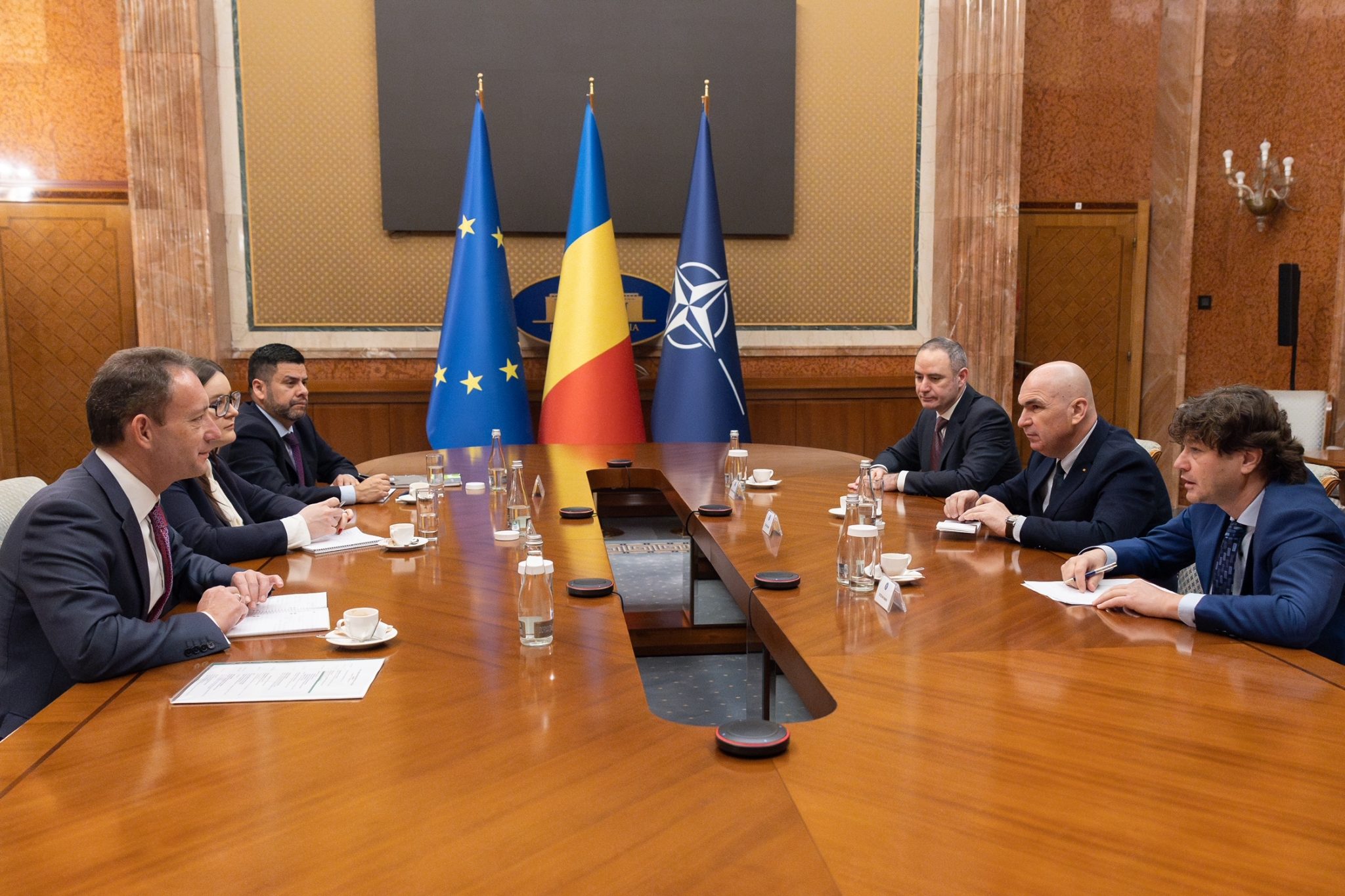 Întâlnire a premierului Ilie Bolojan cu reprezentanții agenției de rating Fitch