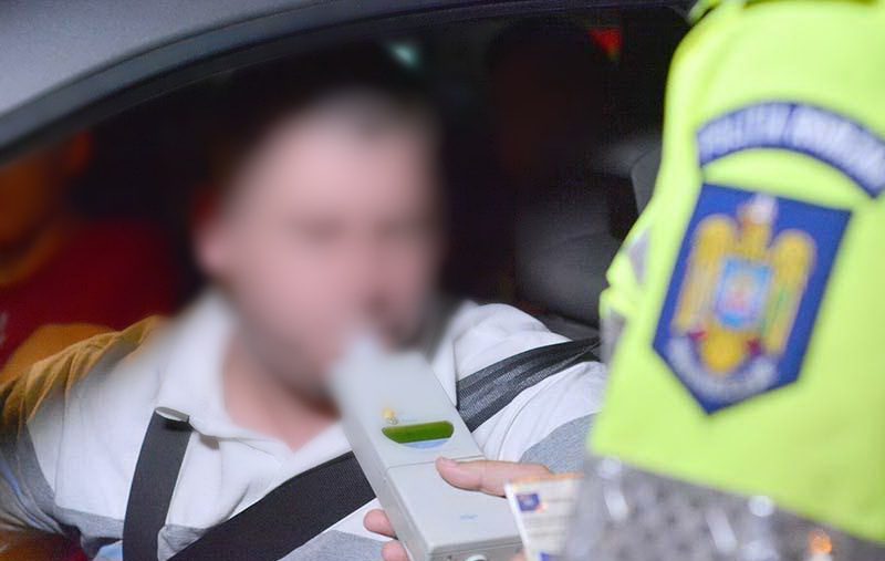 Șofer prins în sat la volan mort de beat