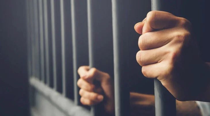 Arest pentru un bărbat care a ”curățat” de bunuri și bani două spălătorii din Gura Humorului