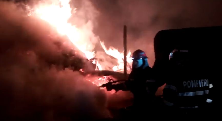 Hala unui gater din satul Sunători-Dorna Arini a luat foc