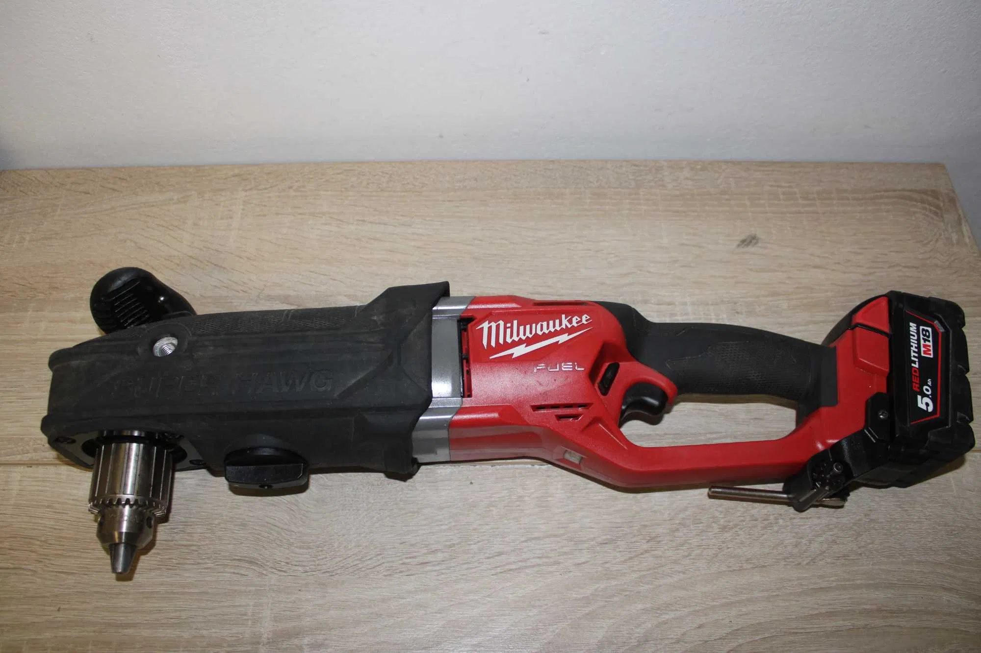 A comandat o bormașină de 650 de lei și a primit 1 kg de glet şi 3 tuburi de silicon