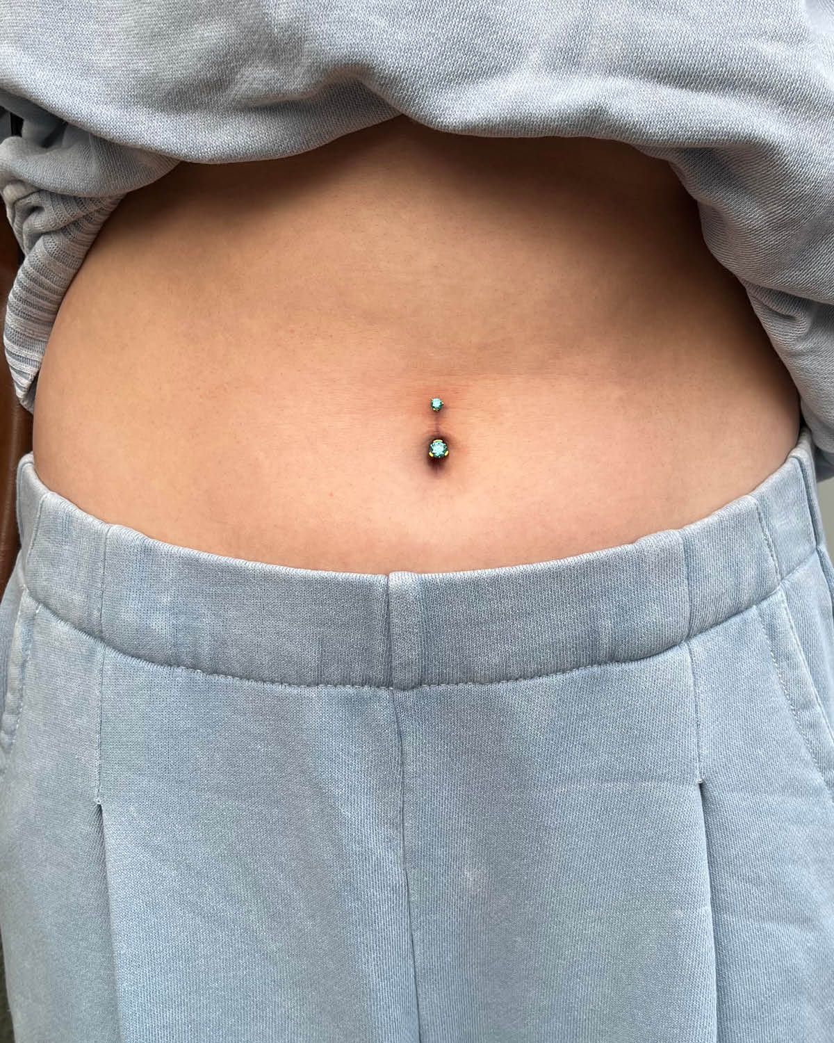 90s-gem-navel-ring belly button piercing with blue gems