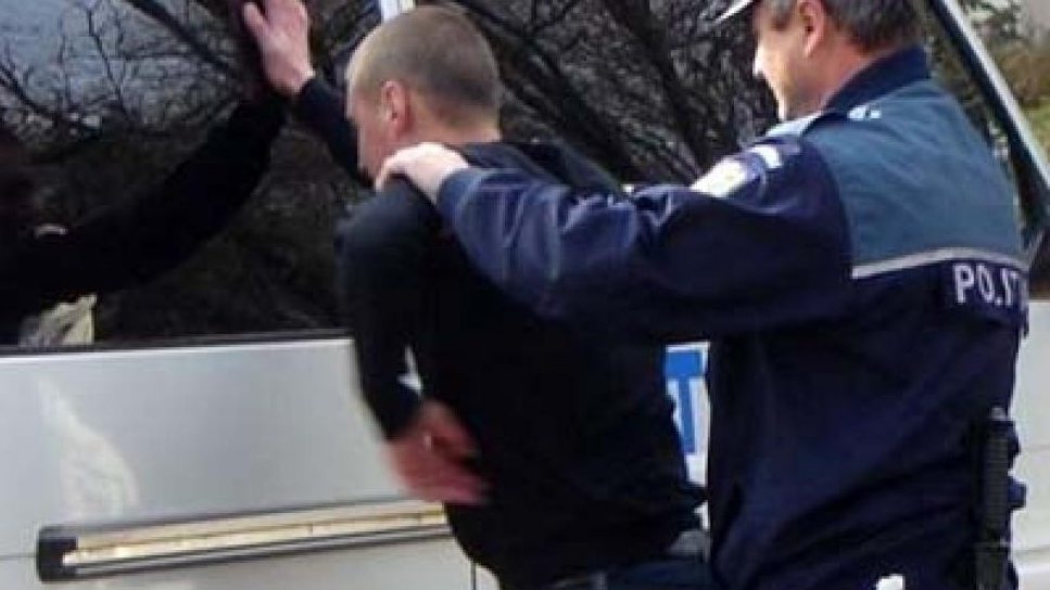 Luat de lângă prietenă și depus în Penitenciarul Botoșani