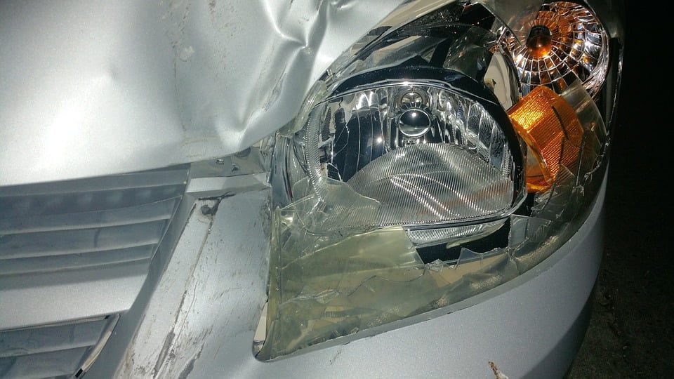 Accident rutier la Ipotești:Tânăr de 20 de ani rănit după ce a pierdut controlul mașinii și a lovit un gard