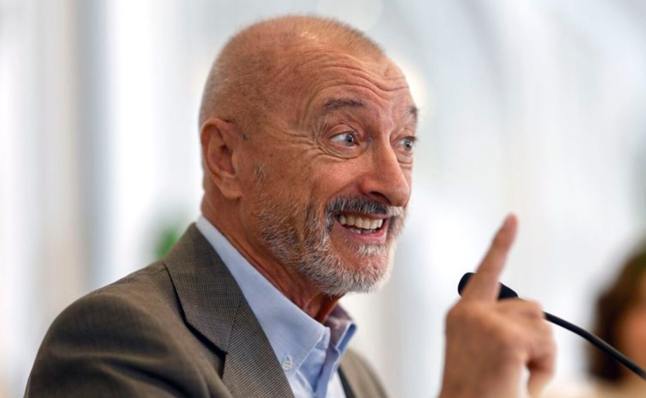 Pérez-Reverte aplaza las jornadas sobre la Guerra Civil tras denunciar «una campaña intolerable de presiones» de Podemos y la ultraizquierda