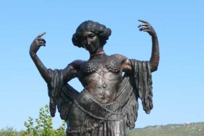 Estatua Parque Bella Otero.