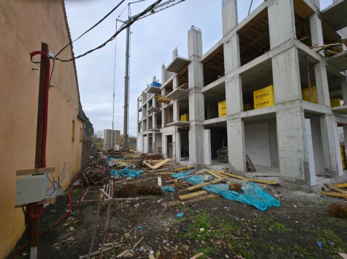 Cum a ajuns firma lui Gabriel Almăjan să primească două autorizații pe același teren, fără PUD-06