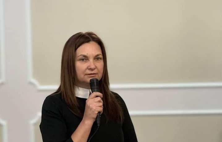 Veronica Grosu vrea să afle de la premierul Bolojan care este suma „economisită” la bugetul de stat pentru anularea scutirii impozitului pe clădiri în cazul persoanelor cu dizabilități