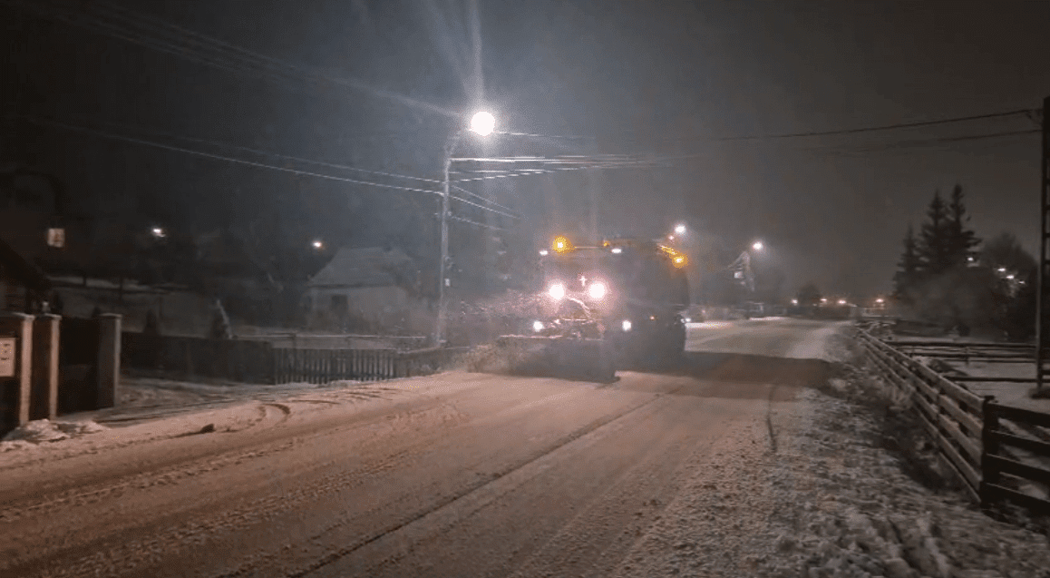 Prefectura Suceava: Structurile de deszăpezire, Poliția și ISU acționează permanent pentru menținerea viabilității drumurilor din județ