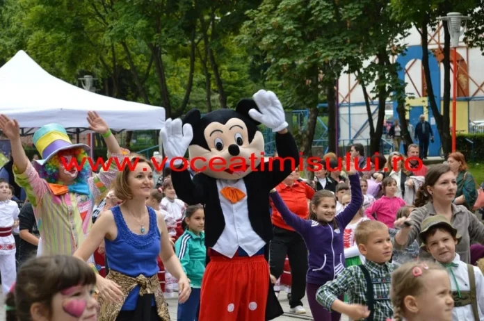 DISTRACŢIE maximă în Parcul Copiilor din Timişoara15 jpg