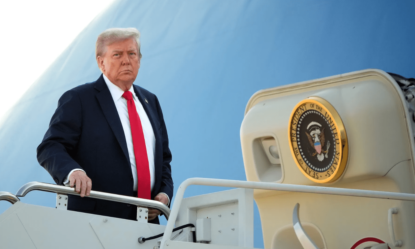 Trump vrea să constituie „Consiliul Păcii” la Davos și pune presiune pe Franța, care ar fi refuzat participarea: „Macron va veni, nu mai e mult la putere” | Gold Fm Romania