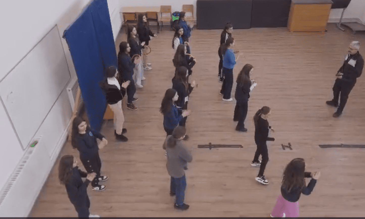 (VIDEO) Acțiune cu final neașteptat: cum au reușit elevii de la C.A. Rosetti să ia poliția prin surprindere