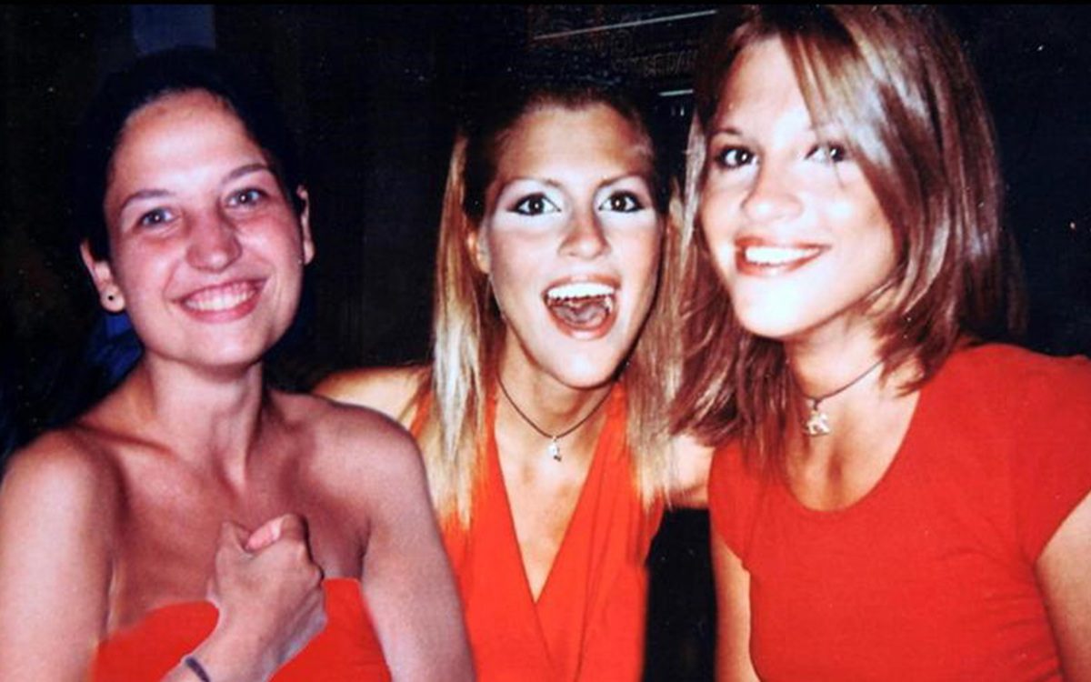 Garlasco, la cena di famiglia dopo il delitto. Il padre delle gemelle K in lacrime e arriva pure l’ambulanza. Le intercettazioni