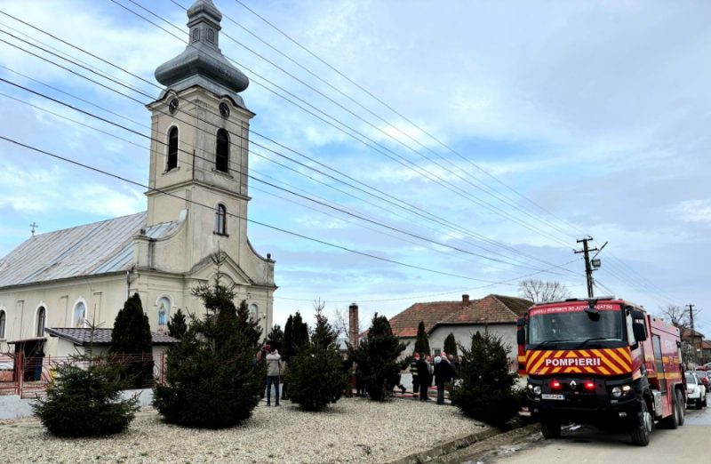 Incendiu la o biserica din Timis, chiar in timpul slujbei de duminica / 55 de credinciosi s-au autoevacuat – IMPACTPRESS
