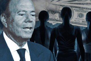 julio-iglesias-y-sus-empleadas-320x214-1 Julio Iglesias y sus empleadas