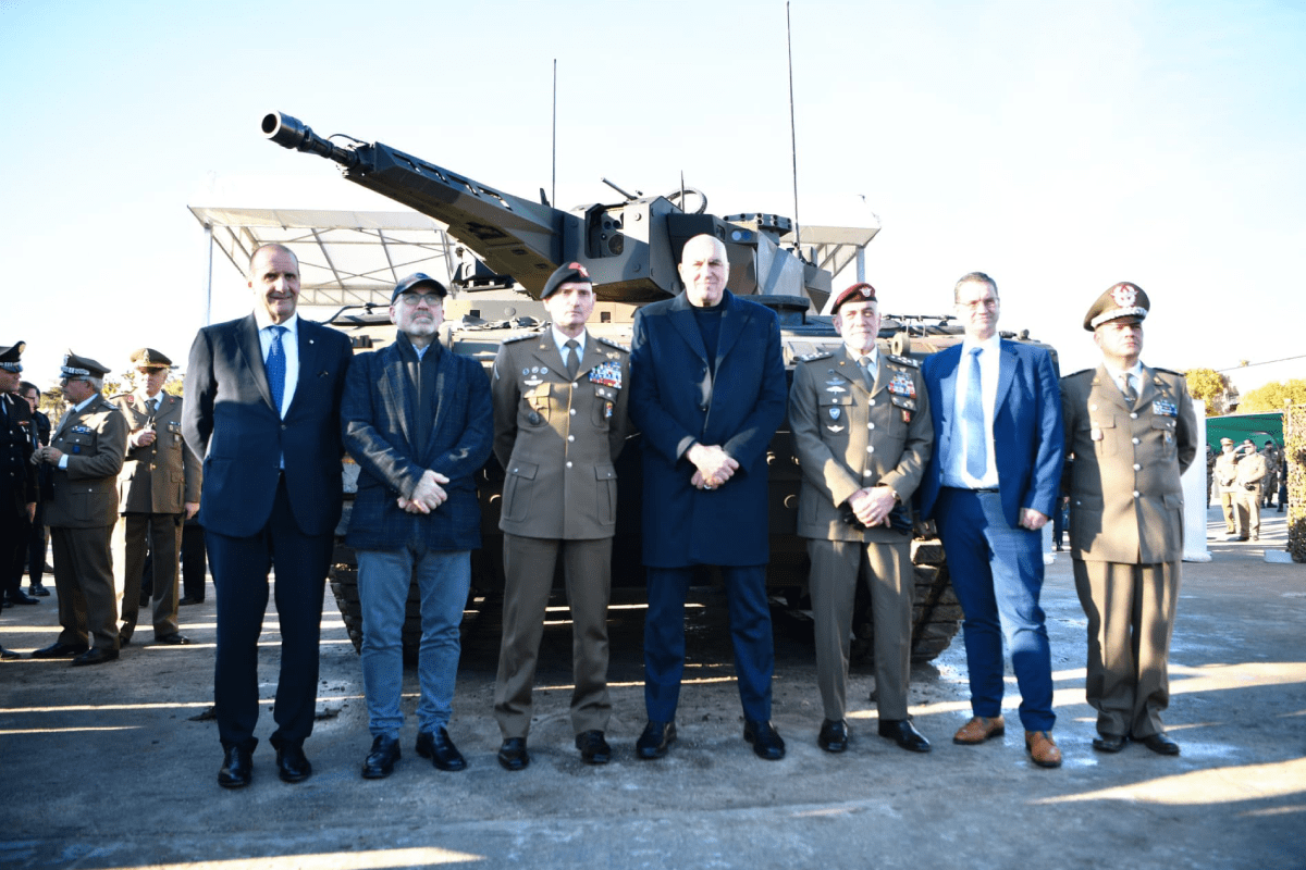 Leonardo, LRMV: consegnati quattro veicoli corazzati per la fanteria: al via il programma A2CS dell’Esercito Italiano