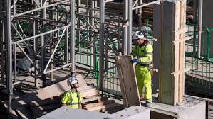 Muncitorii calificați, tot mai greu de găsit, în Buzău!