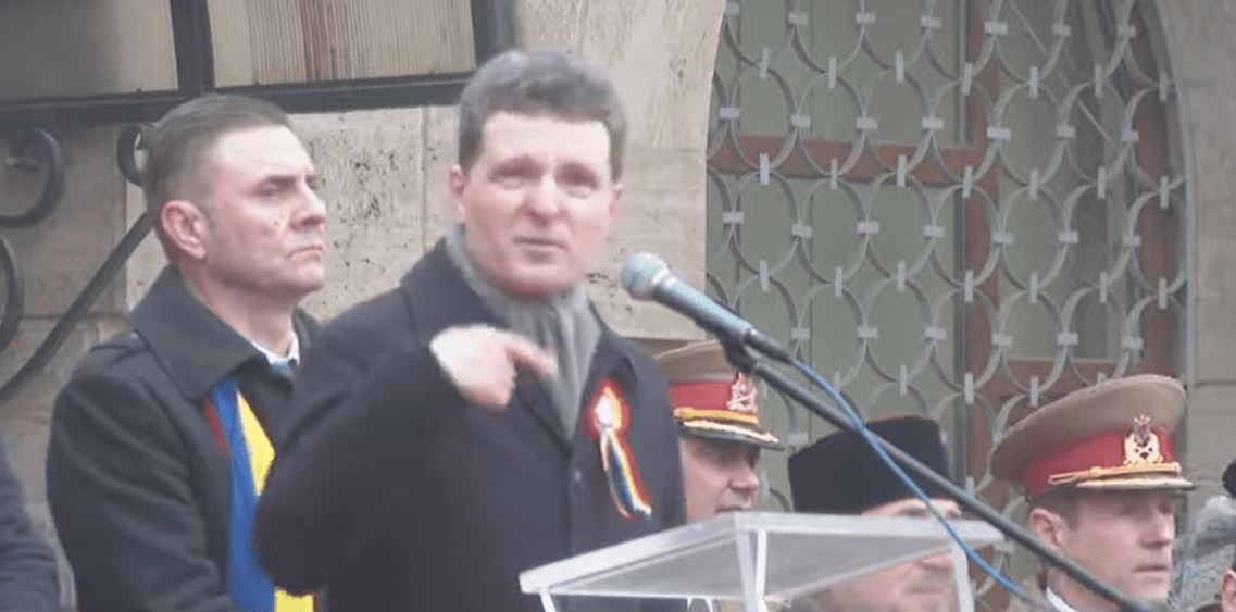 VIDEO | Nicușor Dan a fost huiduit la Focșani de ziua Unirii Principatelor. Președintele i-a luat peste picior pe românii care vociferau împotriva sa: Uitați-vă cine sunt oamenii în care vă puneți speranțele | R3media