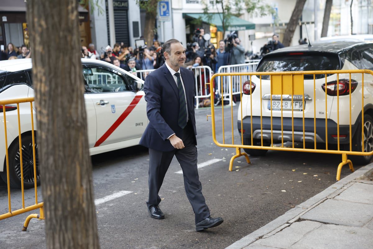 Ábalos, tras renunciar a su acta: “No me ha quedado otra más que retirarme y optar por la jubilación”