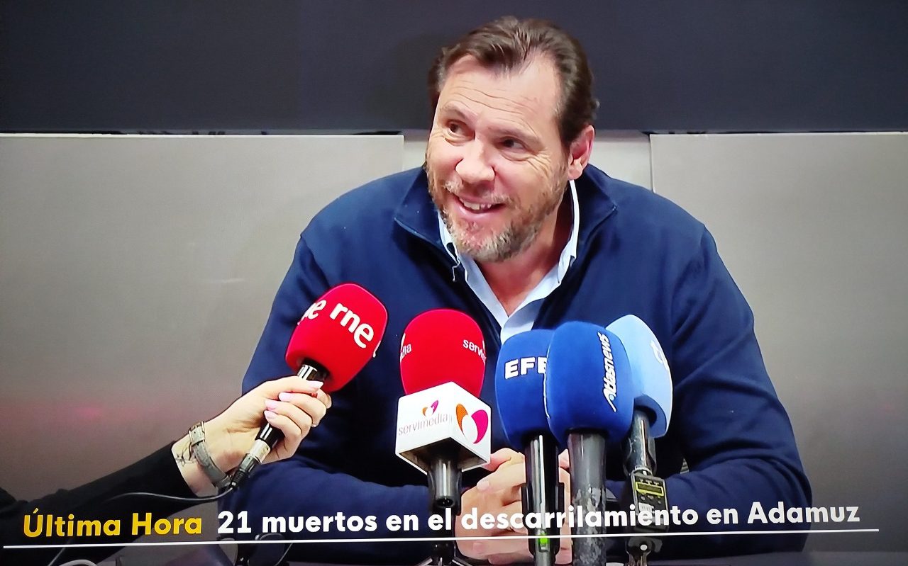 Óscar Puente (PSOE) y Adamuz