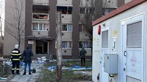 Pagube uriașe în blocul de garsoniere, din municipiul Buzău, afectat de explozie!
