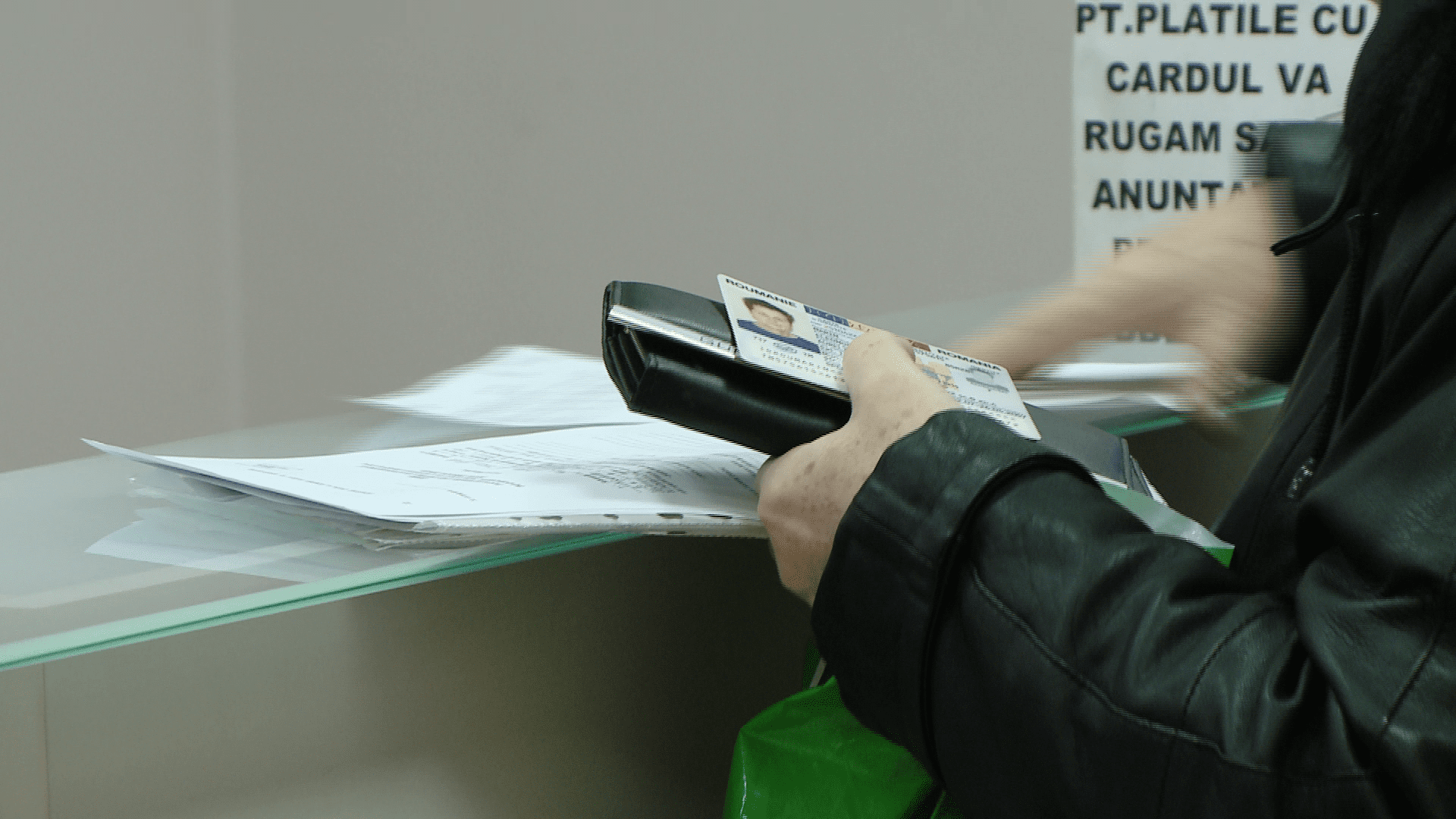 BUZOIENII ALEG SĂ PLĂTEASCĂ IMPOZITELE ONLINE