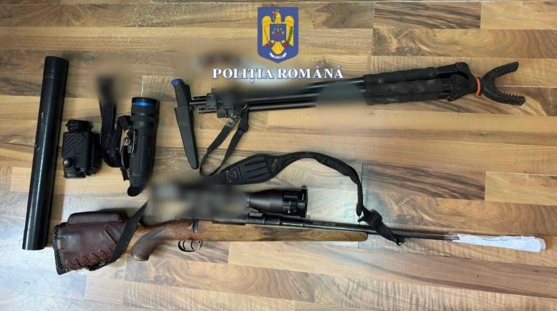 Braconieri din Recas retinuti de politisti! Arme, trofee de vanatoare si carne de vanat descoperite de politisti in urma perchezitiilor de azi