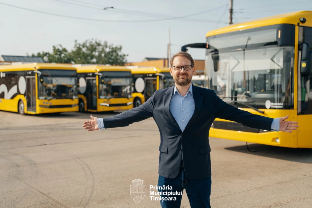 Reforma lui Fritz, pe banii timișorenilor. Timișoara plătește milioane și se uită la autobuze care ard