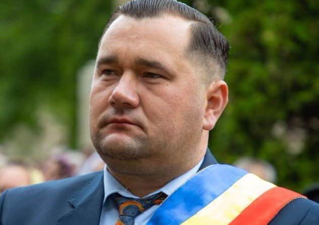 Agresiune în Mitocu Dragomirnei: Primarul Radu Reziuc, cercetat penal pentru loviri, lipsire de libertate și nerespectarea regimului armelor după reclamația concubinei și a fiicei acesteia