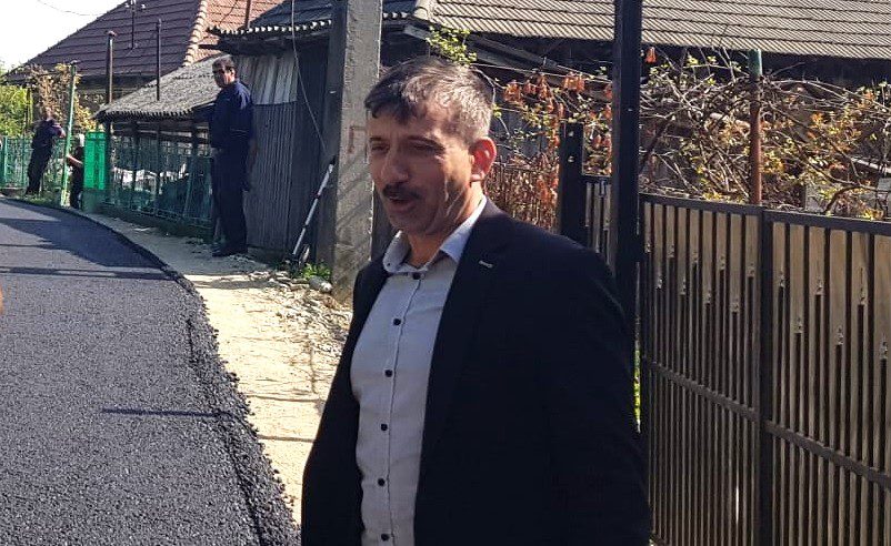 Curățenia și întreținerea spațiilor publice, o prioritate pentru administrația din Tomșani – Gazeta Vâlceană