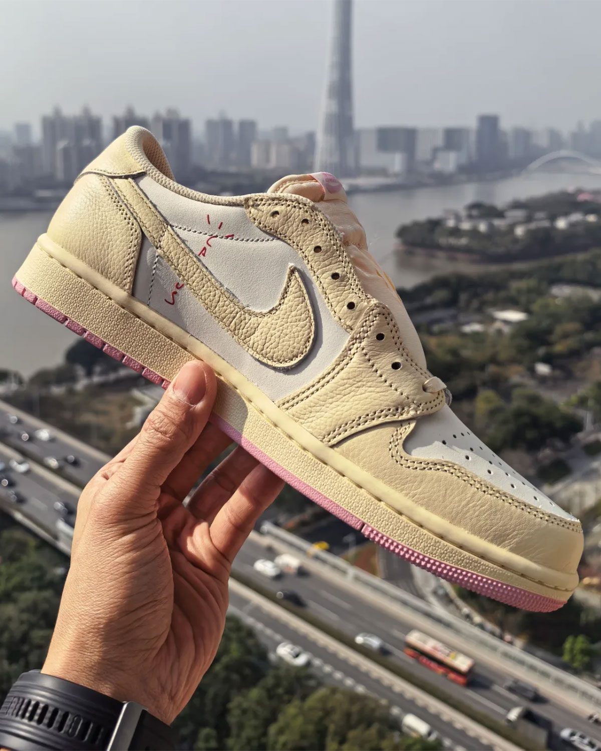 Travis Scott Jordan 1 Low Pink Iq7604 100 4 38211b