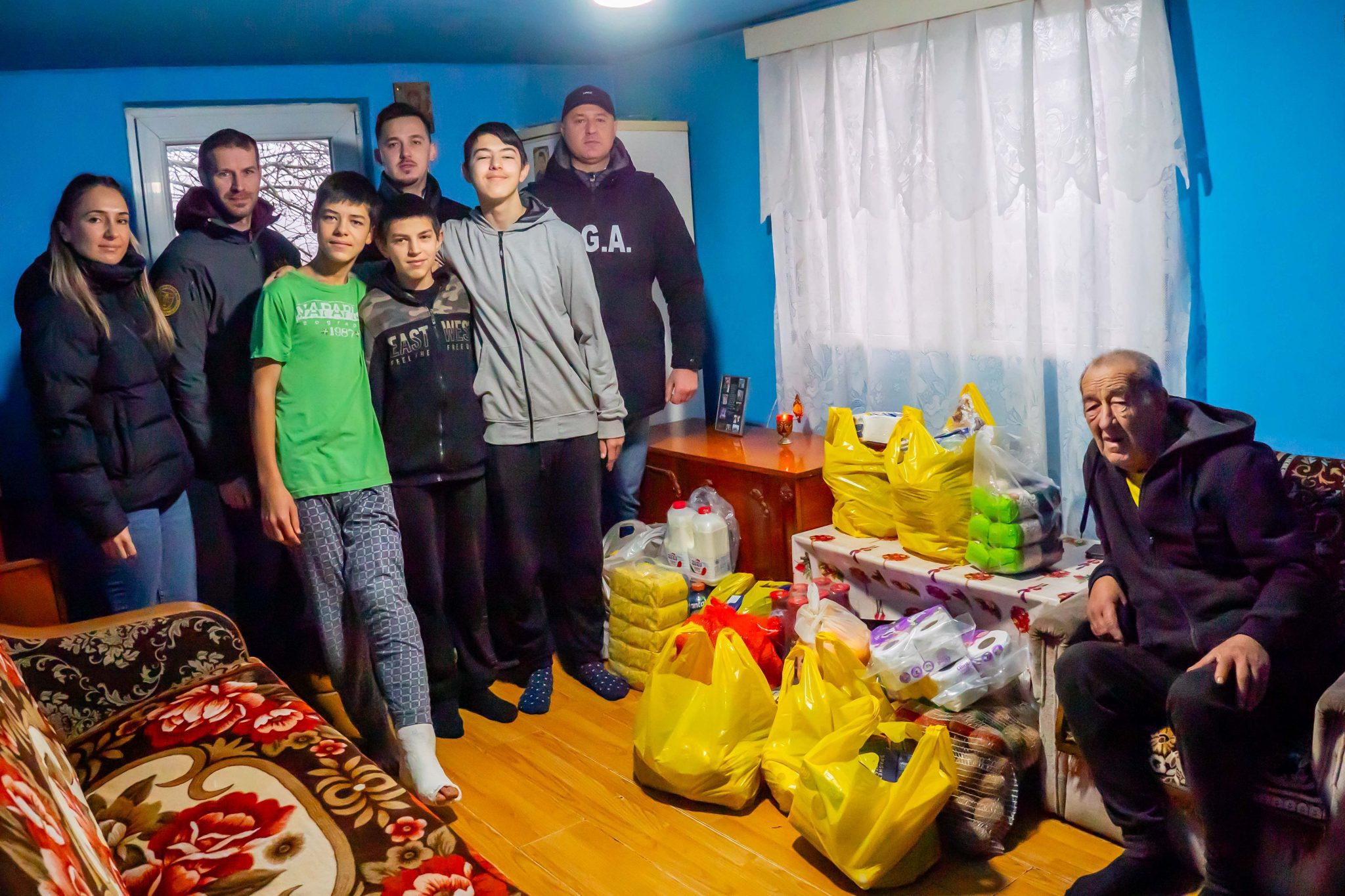 Solidaritate în Vrancea, în prag de Crăciun: gest umanitar al ofițerilor anticorupție din Focșani