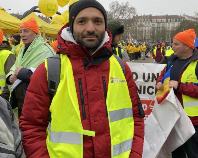 Răzvan Avram, fermier din județul Vrancea, la protestul fermierilor de la Strasbourg, 20 ianuarie 2026. Foto: @Revista Ferma, Daniel Plăiașu