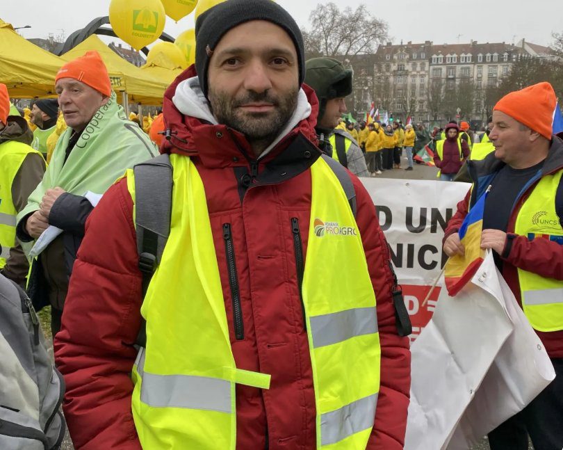 Fermier din Vrancea, la protestul cu tractoare de la Strasbourg: Răzvan Avram avertizează că „va dicta doar prețul”