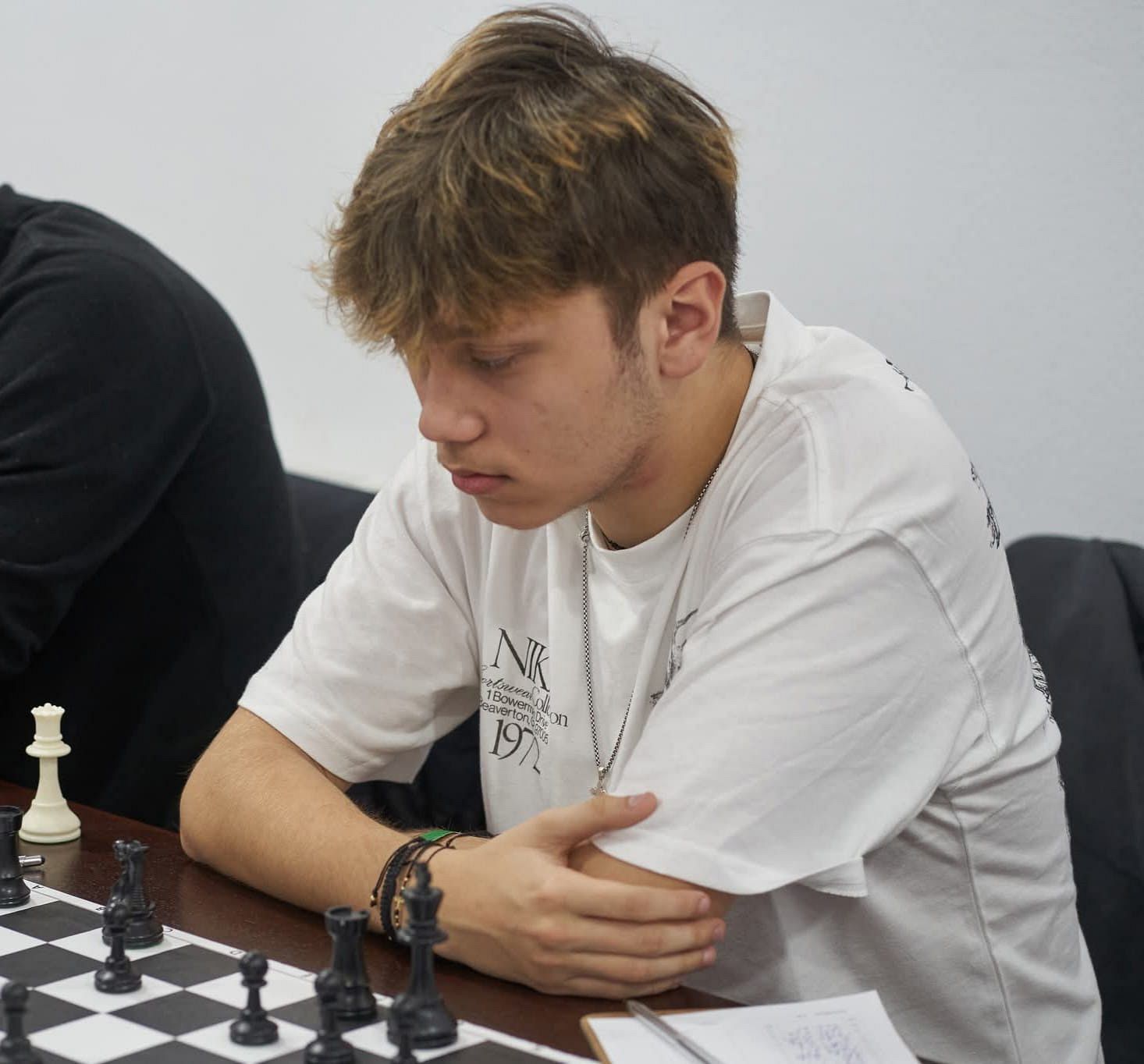 Vrancea are un nou motiv de mândrie: tânărul șahist focșănean Adelin Dăscălescu, pe podium la nivel național și cu gândul la seniori