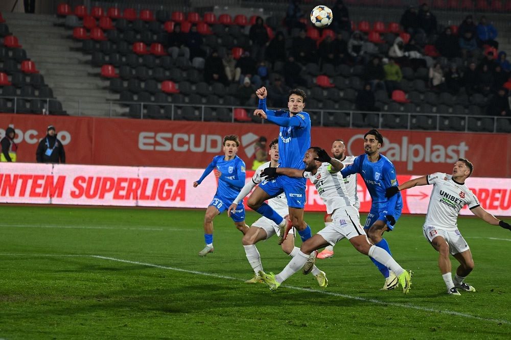 Universitatea Craiova visează la titlu în SuperLiga și la primăvara europeană