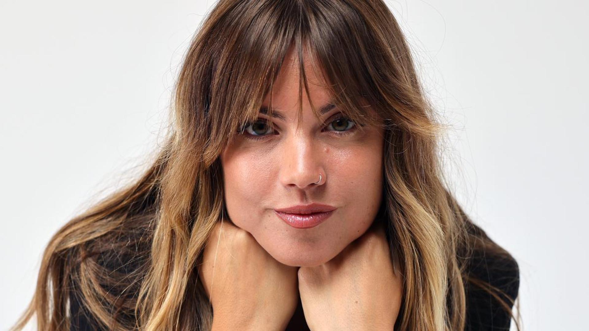 Alice De André: “Dialogo in scena con nonno Fabrizio per fare pace con il mio cognome”