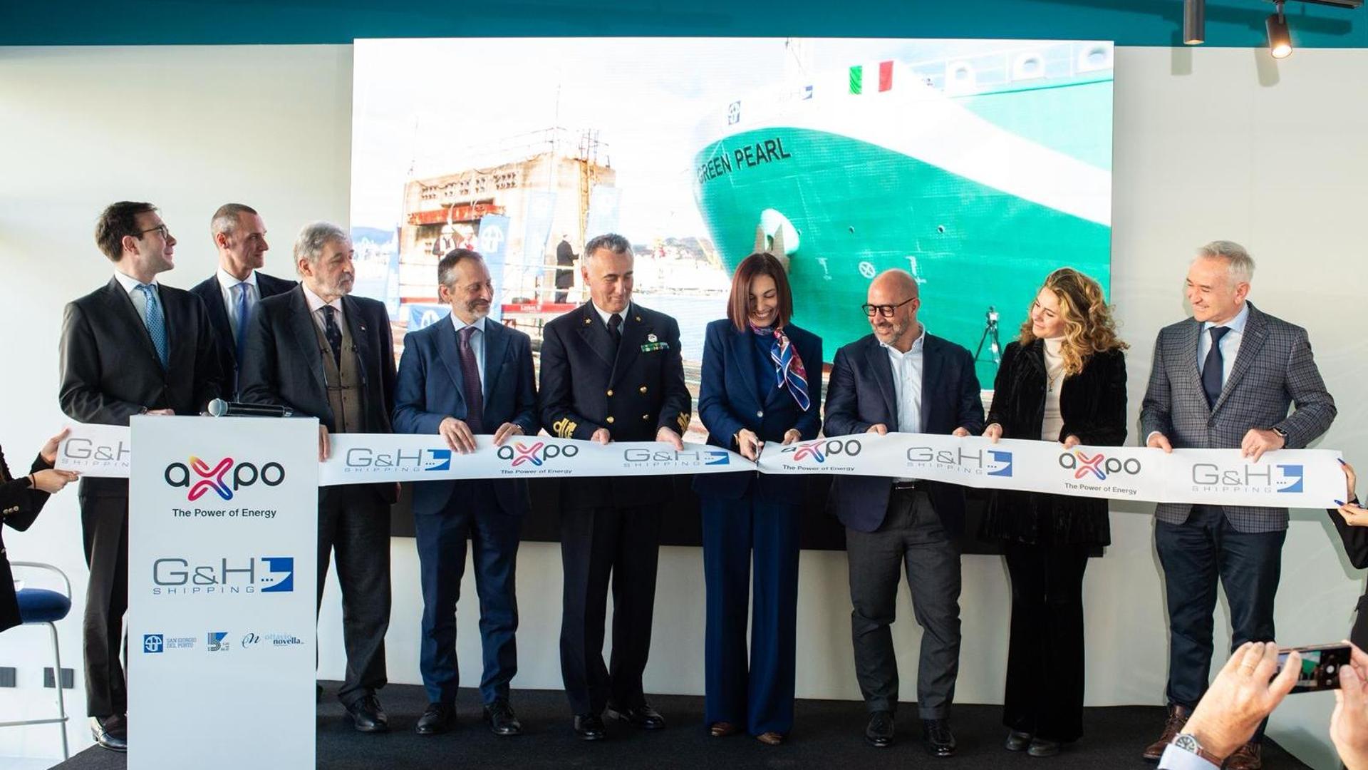 Debutta a Genova “Green Pearl”, la prima nave per Gnl che rifornisce sia navi che camion