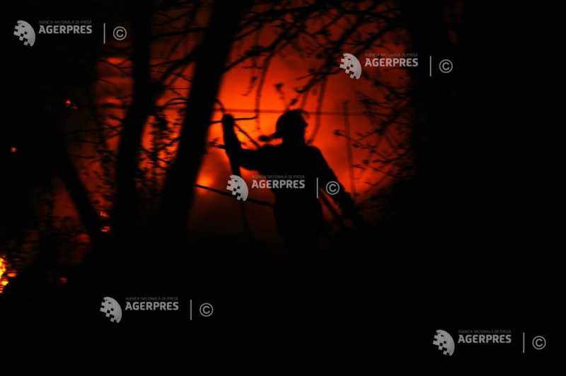 Mehedinți: Persoană decedată în urma unui incendiu cauzat de jarul căzut din sobă