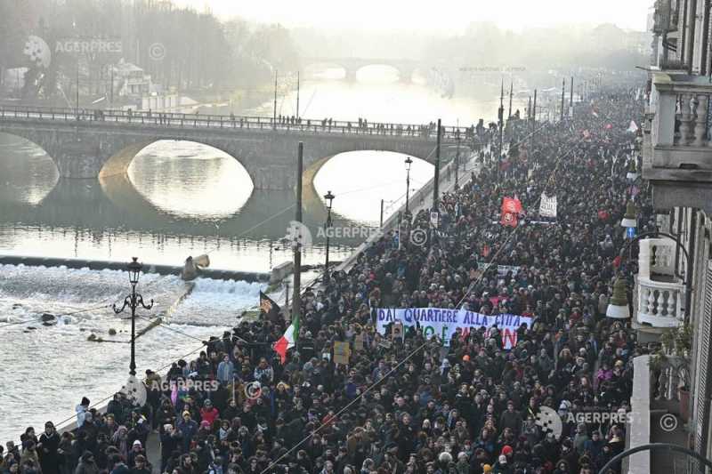 Italia: Peste 30 de persoane rănite în protestele față de închiderea unui centru cultural de stânga din Torino