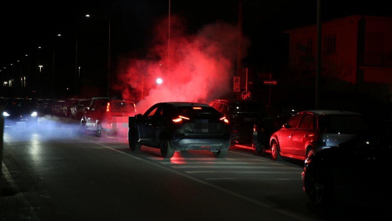 Fumogeni e sassi alle auto, caos nel derby di hockey della Versilia