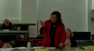 "Mamma che brutta", insulti e bestemmie di FdI contro la consigliera. Appello a Meloni: lei avrebbe preso le distanze