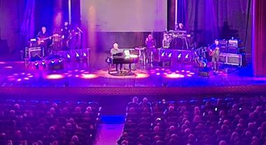 “Tutta la vita”, grandi emozioni al Teatro Italia: la superband salentina canta Lucio Dalla