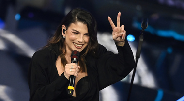 Emma Marrone ospite a Stasera tutto è possibile: Amici, il riavvicinamento con Stefano De Martino, il dolore per la morte del padre