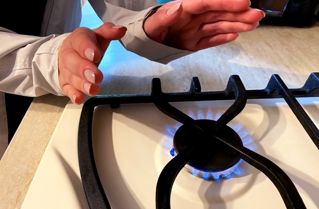 Analiză AEI: Facturi la gaze în ianuarie 2026 cu până la 30% mai mari – gerul a lovit puternic consumatorii casnici, importurile scumpe au salvat sistemul
