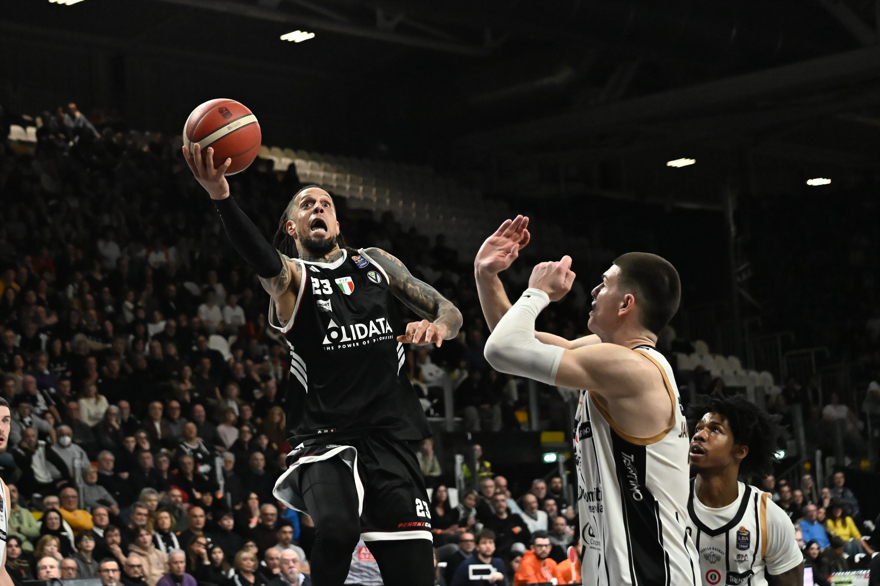 Virtus Bologna-Dolomiti Trento 85-87, V nere per la prima volta ko in campionato alla Fiera